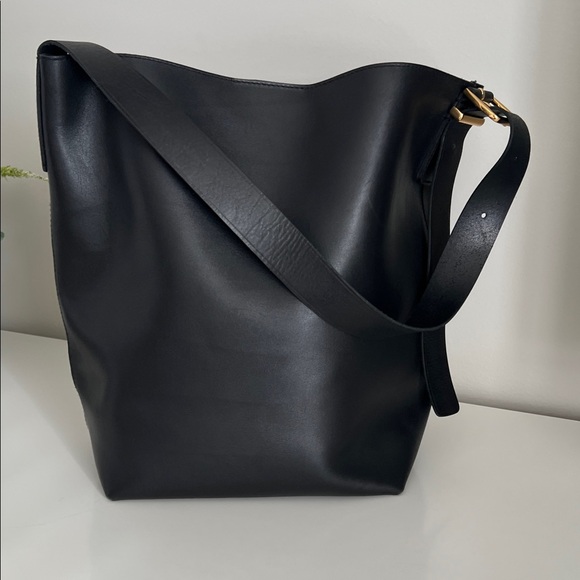 Like new!! Madewell the Essential Bucket Tote Leather Shoulder Bag - Picture 4 of 13